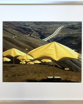 Christo | Yellow Umbrellas - gerahmter Kunstdruck