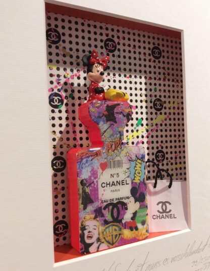 Baron-Tariq-Weil-das-Geld-Su¨nde-ist-Chanel-Detail-Galerie-Hunold.JPG